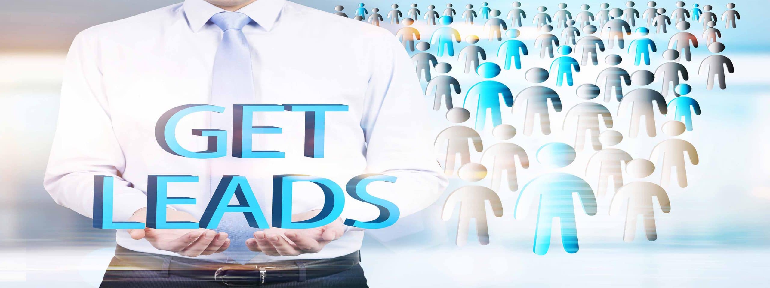 איש מחזיק אותיות באנגלית GET LEADS